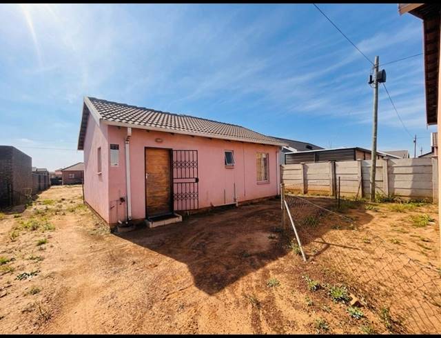 2 BEDROOM HOUSE FOR SALE IN SAVANNA CITY